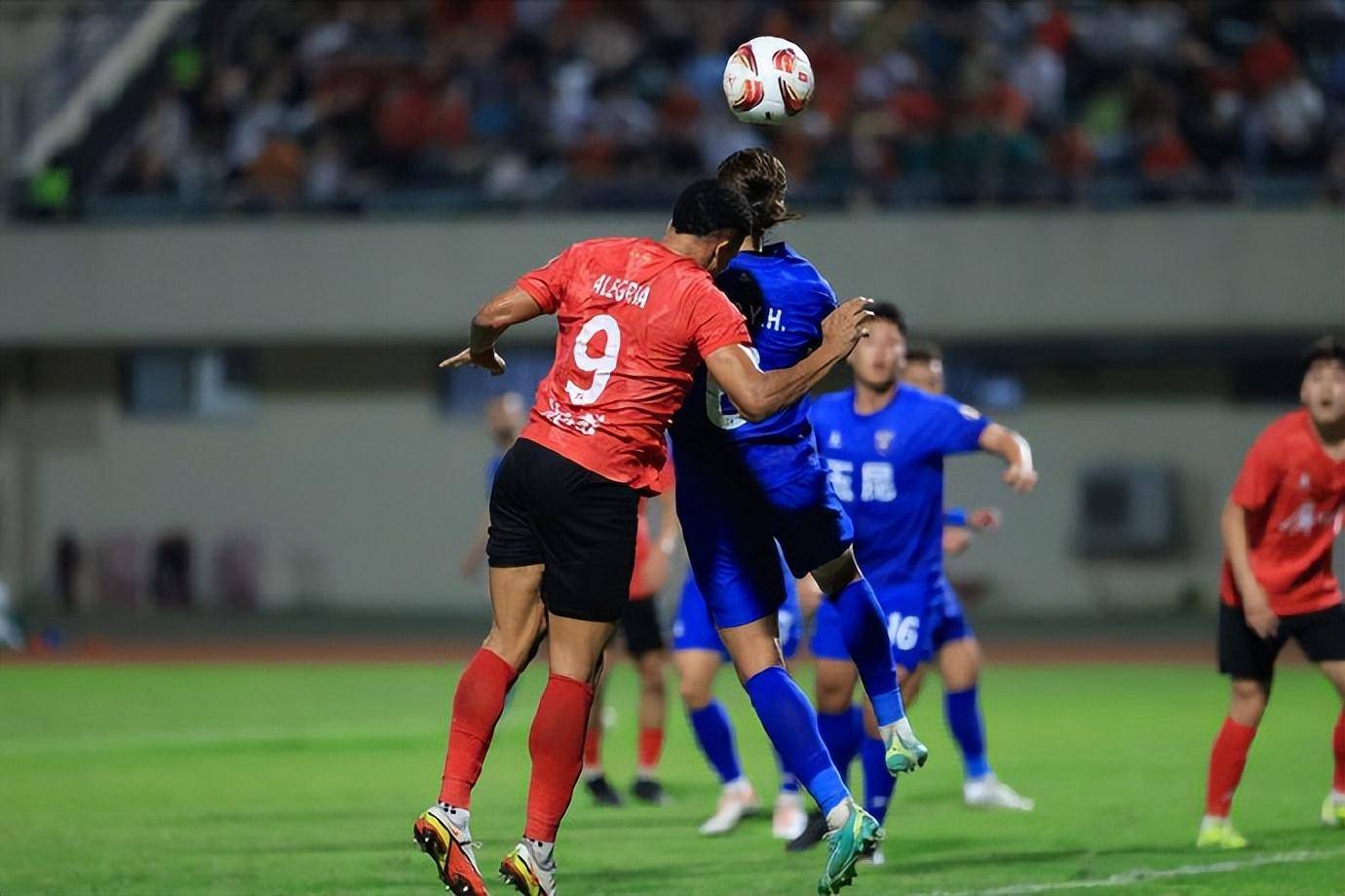 包含刚刚！里尔围绕荷甲刷新队史纪录摩纳哥调整名单备战德甲，今晚广州队调整名单以备社区盾的词条